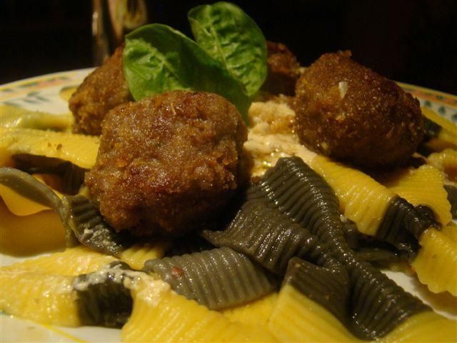 Farfalle Bicolore z kuleczkami