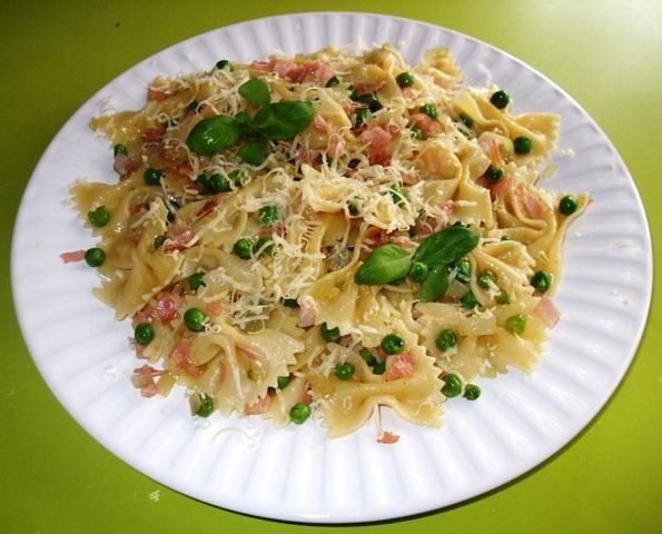 Farfalle con piselli Farfalle con piselli