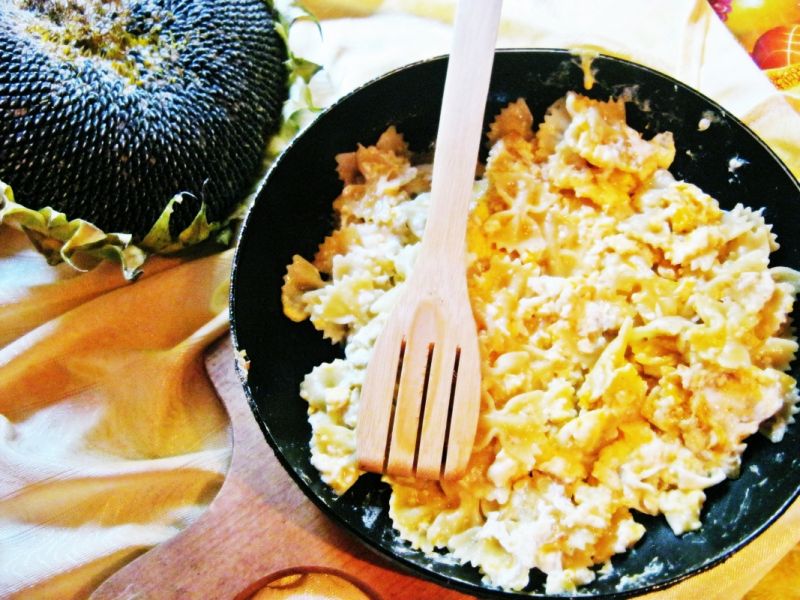 Farfalle z jajkiem Farfalle z jajkiem