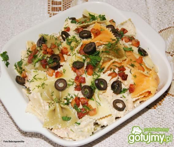 Farfalle z prostym sosem serowym : Farfalle z prostym sosem serowym :