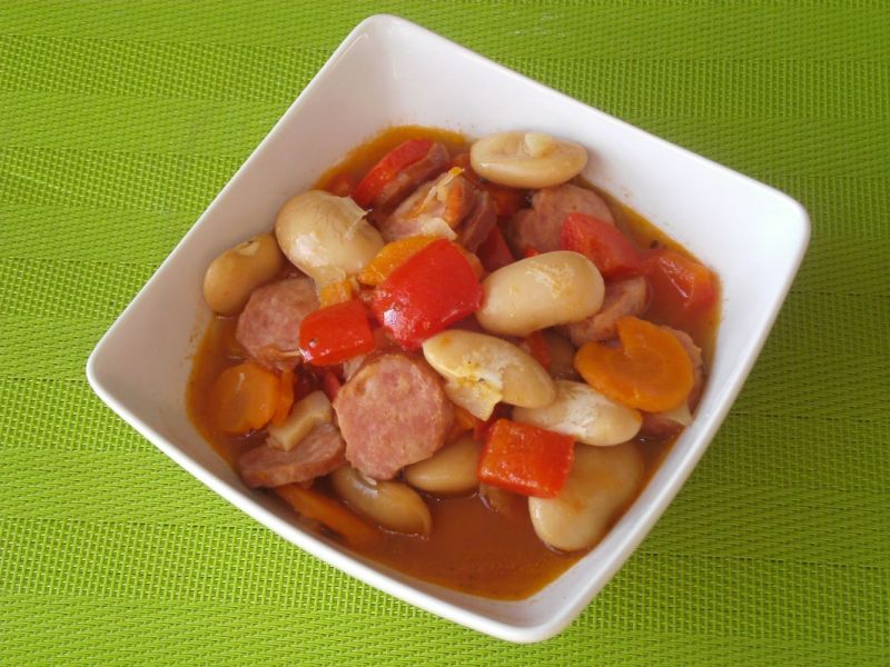 Fasola po bretońsku z pomidorem i papryką Fasola po bretońsku z pomidorem i papryką
