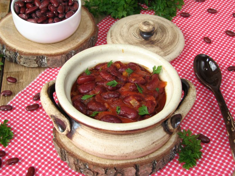 Fasola w sosie pomidorowym 