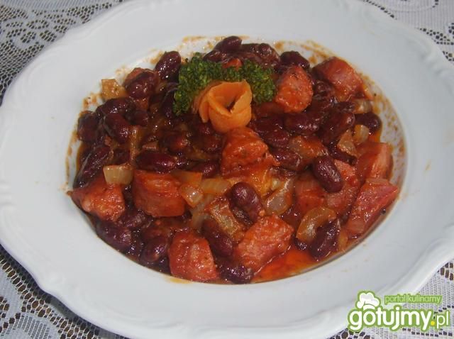 Fasola z kiełbasą. Fasola z kiełbasą.
