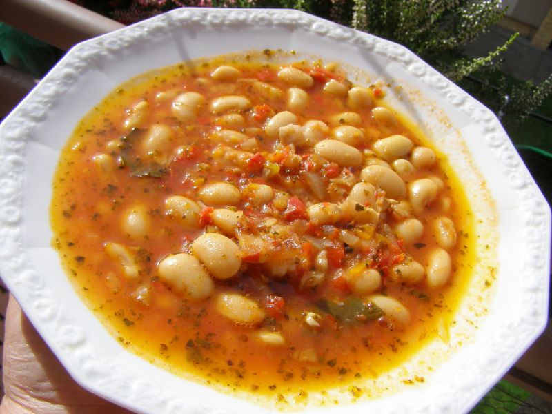 Fasola z warzywami w pomidorach Fasola z warzywami w pomidorach