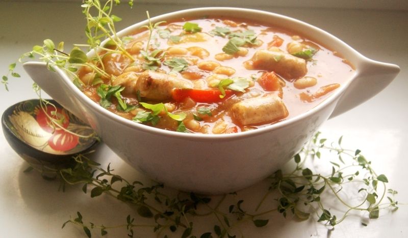 Fasolka + cienka biała kiełbasa + coś Fasolka + cienka biała kiełbasa + coś