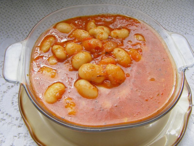 Fasolka jaś w sosie pomidorowym, prosta i smaczna