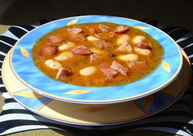 Fasolka po bretońsku z cząbrem  