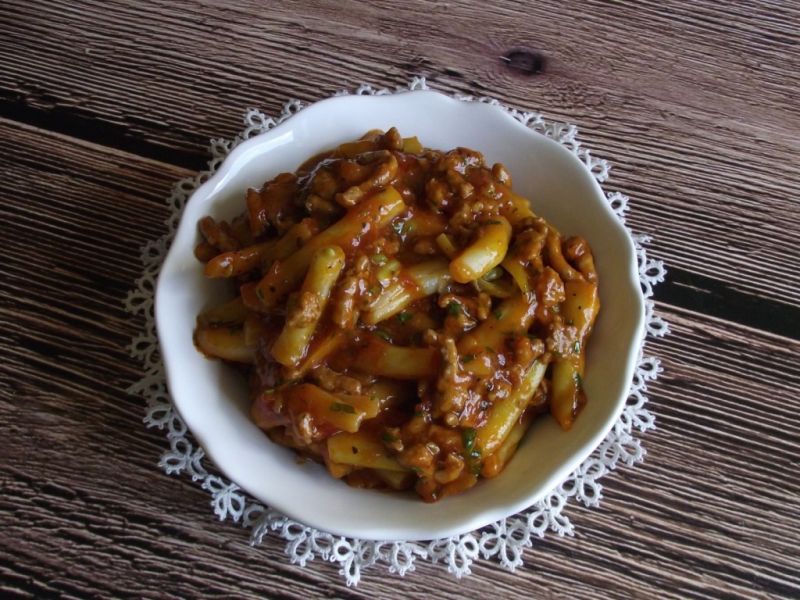 Fasolka szparagowa w sosie bolognese