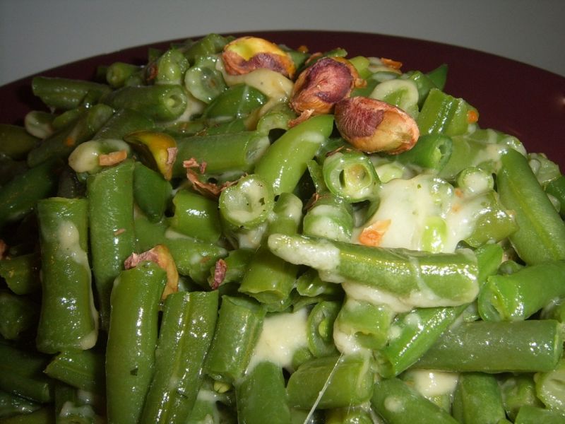 Fasolka szparagowa z genuini cabre i pistacjami