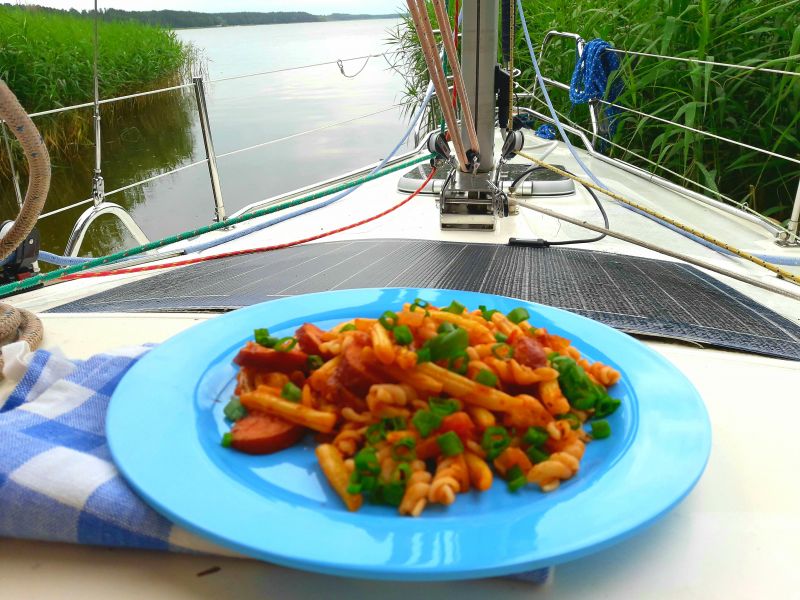 Fasolka szparagowa z kiełbaską i makaronem Fasolka szparagowa z kiełbaską i makaronem