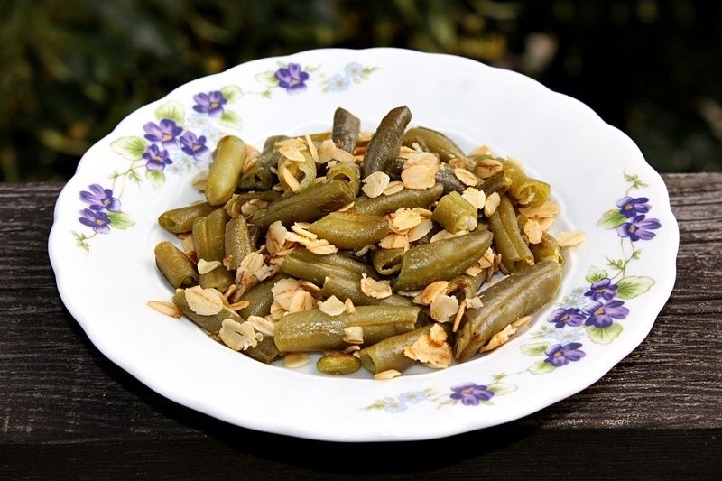 Fasolka szparagowa z masłem i płatkami owsianymi