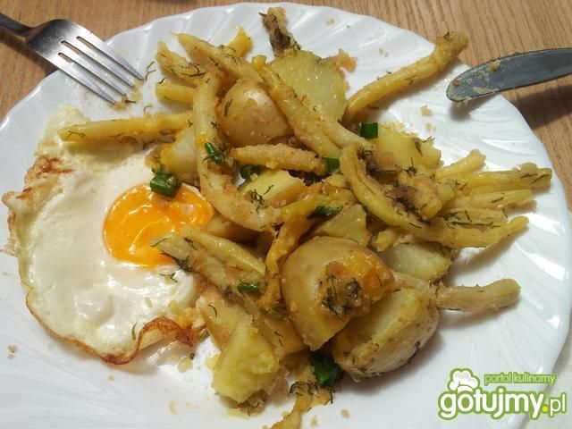 Fasolka szparagowa z młodymi ziemniakami Fasolka szparagowa z młodymi ziemniakami