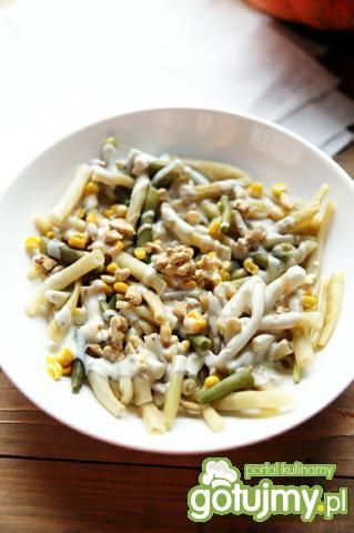 Fasolka szpragowa z orzechami