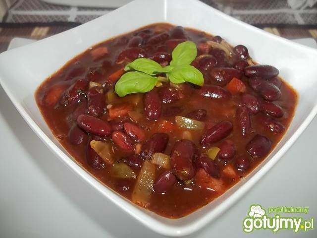 Fasolka w sosie pomidorowym