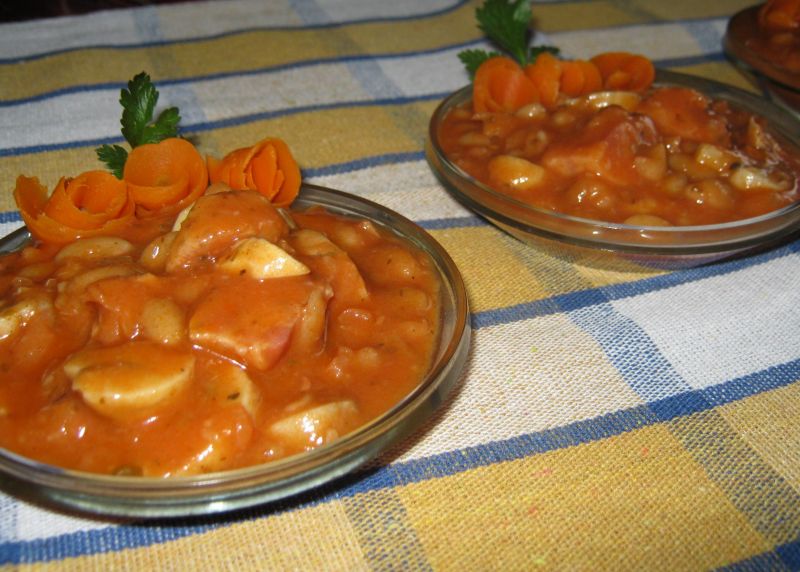 Fasolka z białą kiełbasą i pieczarkami