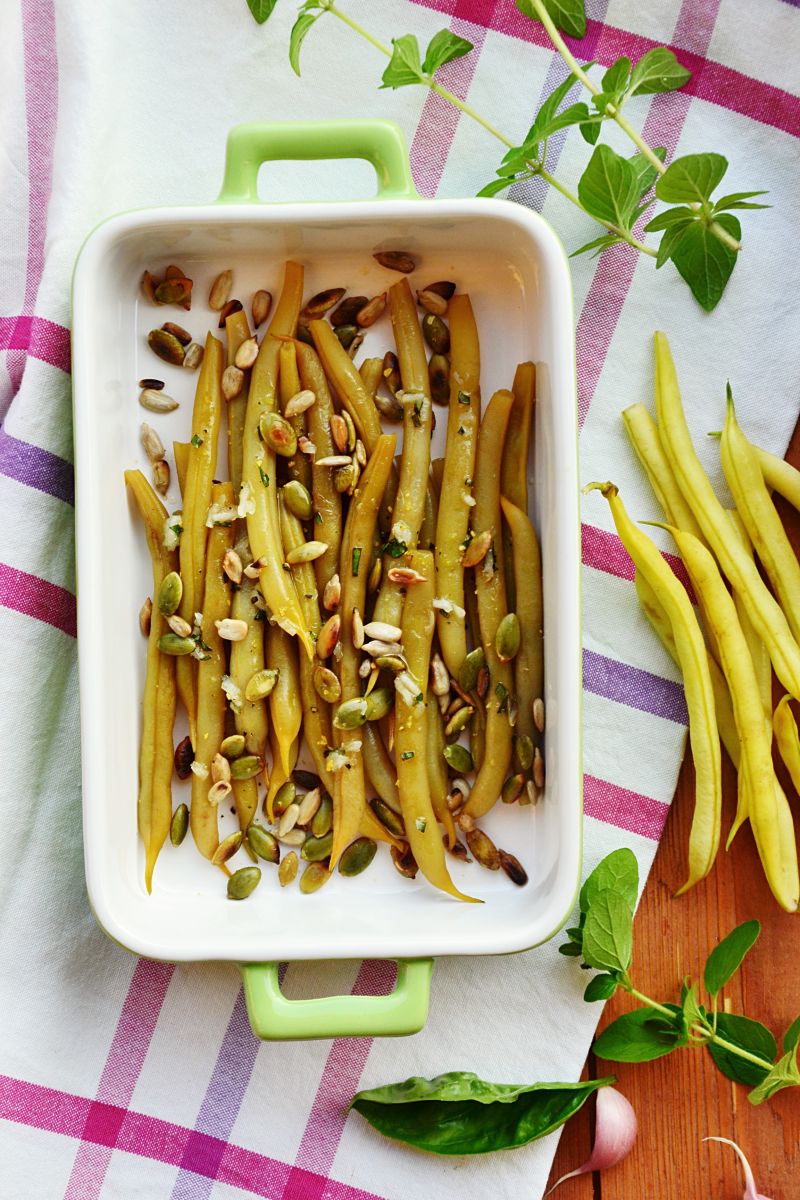 Fasolka z czosnkiem i ziarnami 