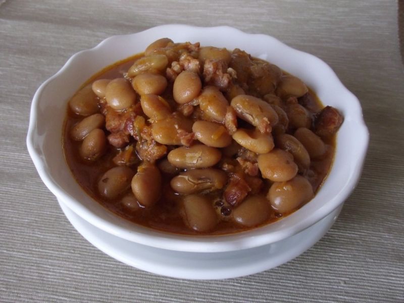 Fasolka z duszonymi warzywami i kiełbasą Fasolka z duszonymi warzywami i kiełbasą