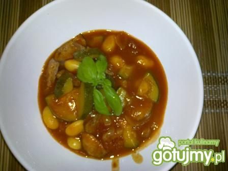 Fasolka z kiełbasą i cukinią.