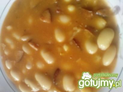 Fasolka z kiełbaską na ostro