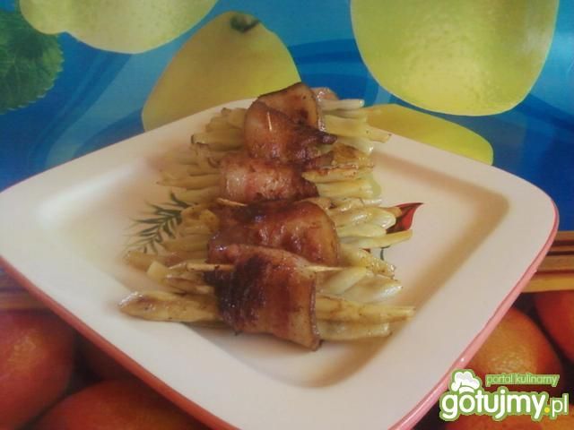 Fasolka zapiekana we wiązkach. Fasolka zapiekana we wiązkach.