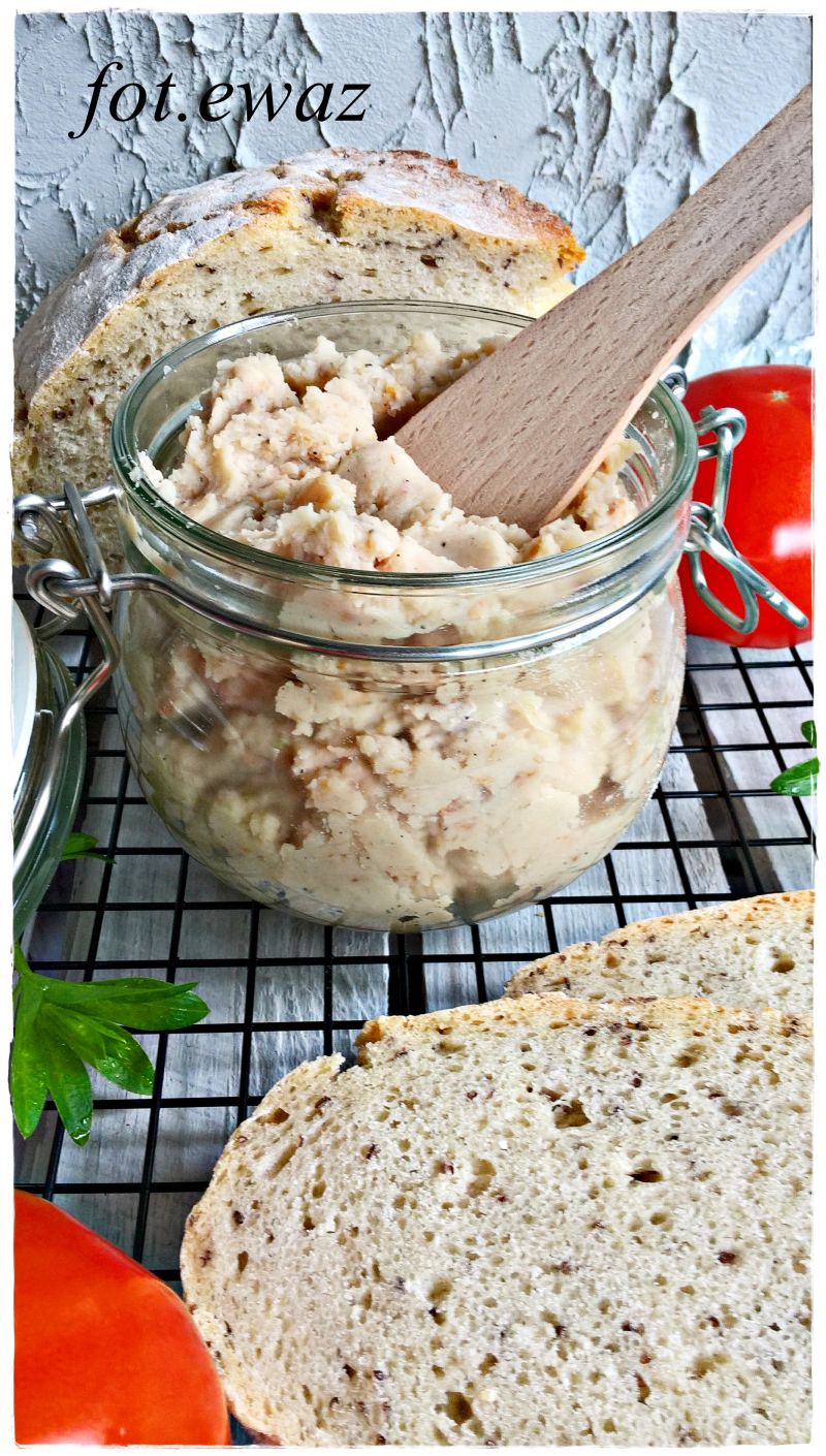 Fasolowa pasta z prażoną cebulką 