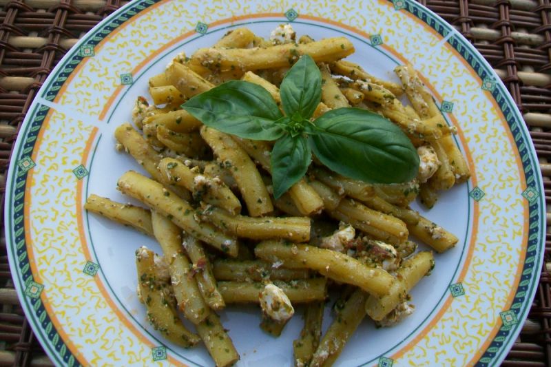 Fasolowa sałatka z pesto