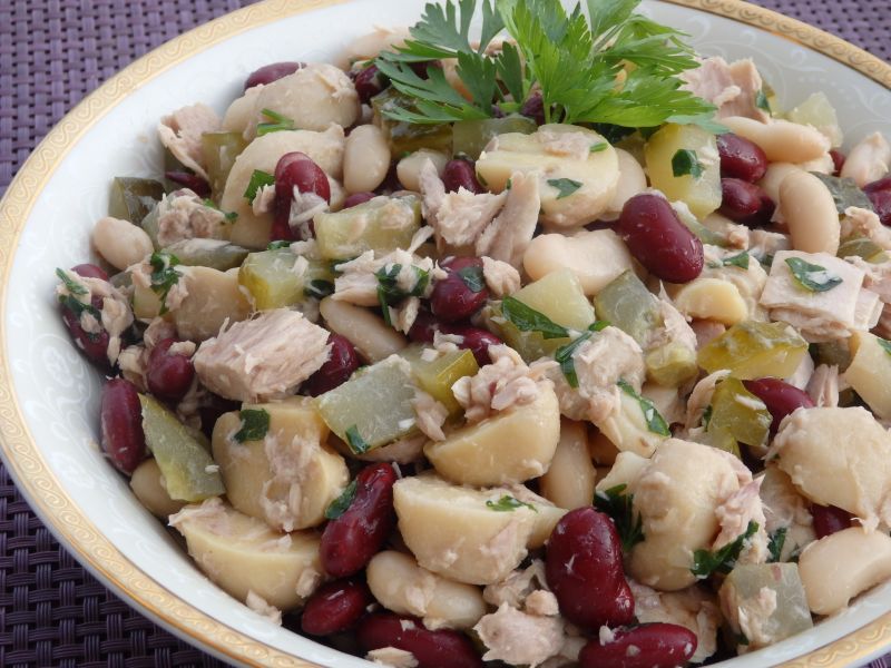 Fasolowa sałatka z tuńczykiem Fasolowa sałatka z tuńczykiem