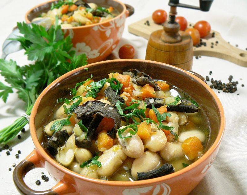 Fasolowa z podgrzybkami