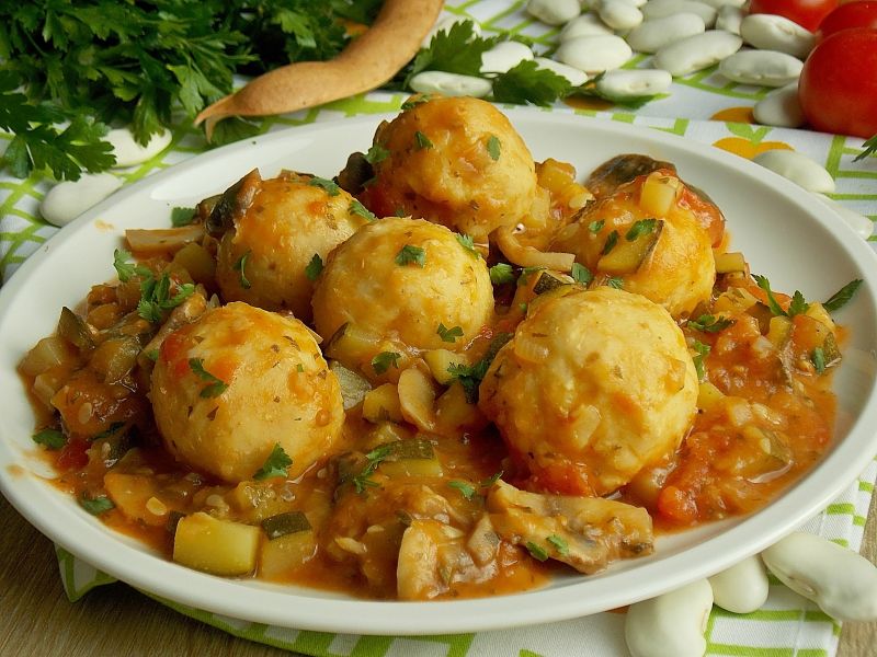 Fasolowe klopsiki w warzywach  Fasolowe klopsiki w warzywach