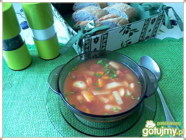 Fasolówka z boczkiem i borowikami 