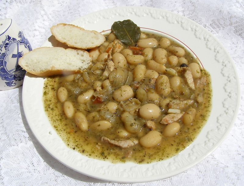 Fasolowy gulasz ze schabowym Fasolowy gulasz ze schabowym