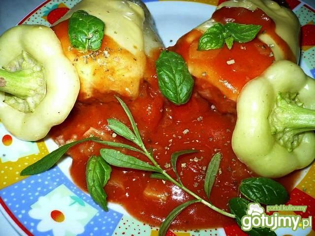 Faszerowana biała papryka