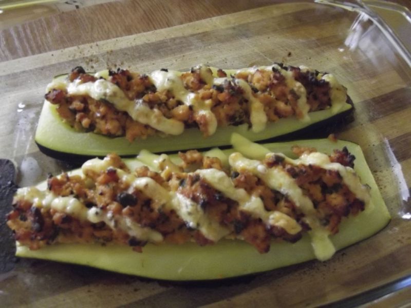 Faszerowana cukinia piersią indyka Faszerowana cukinia piersią indyka