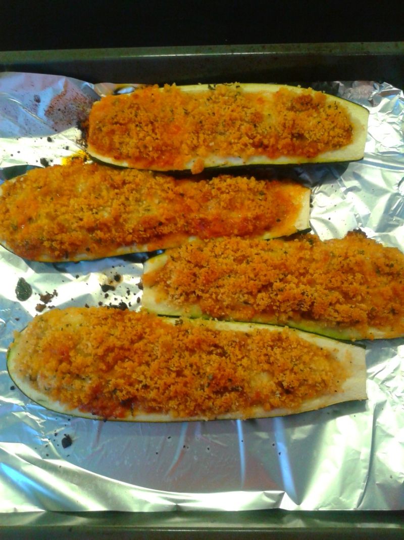 Faszerowana cukinia z kruszonką