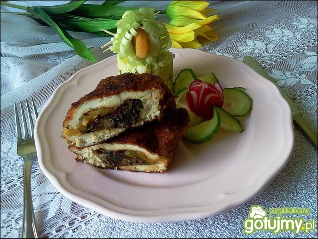 Faszerowana pierś pieczarką oraz morelą