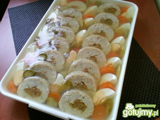 Faszerowana rolada rybna w galarecie Faszerowana rolada rybna w galarecie