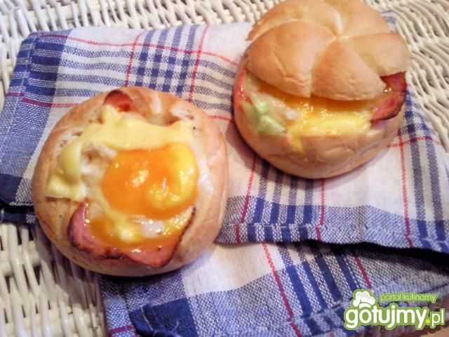 Faszerowane bułeczki z jajkiem na ciepło