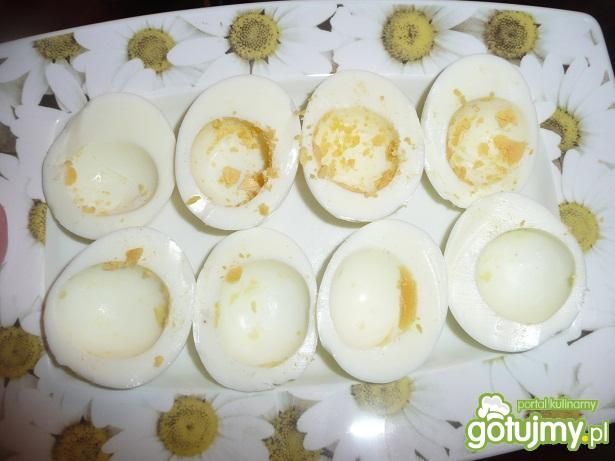 Faszerowane jajka pastą