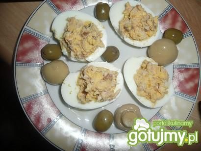 Faszerowane jajka pastą rybną