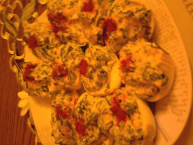 Faszerowane jajka pietruszką i koperkiem