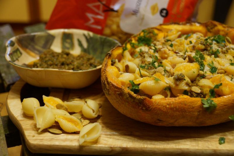 Faszerowane muszelki dyniowe z sosem pesto