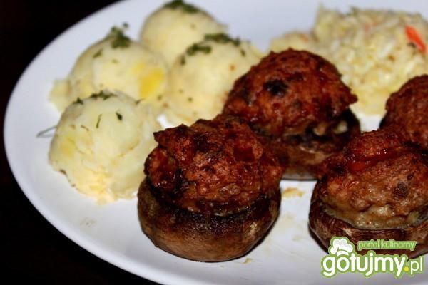 Faszerowane pieczarki indykiem