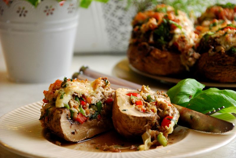 Faszerowane pieczarki z cukinią