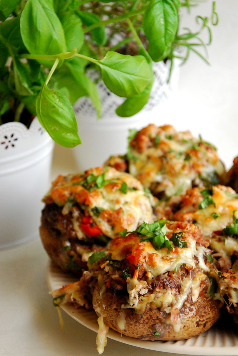 Faszerowane pieczarki z cukinią