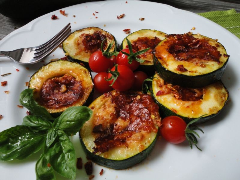 Faszerowane plastry cukinii