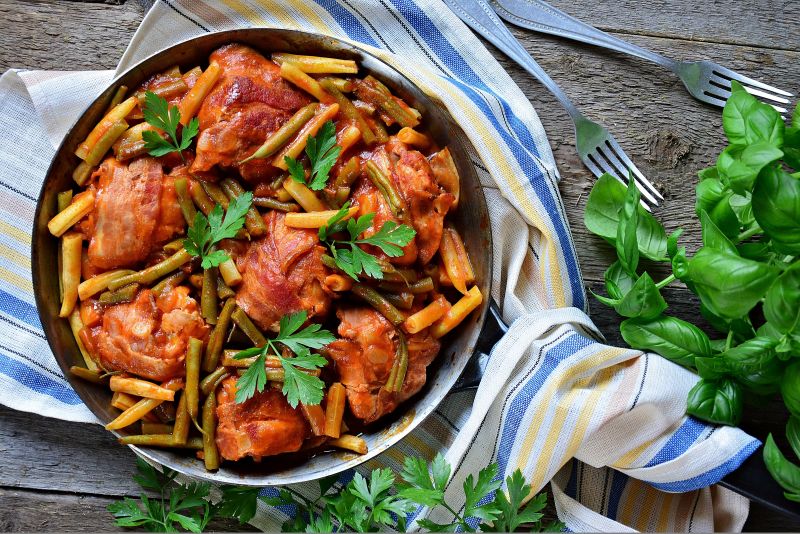 Faszerowane podudzia z fasolką (z jednej patelni) Faszerowane podudzia z fasolką (z jednej patelni)