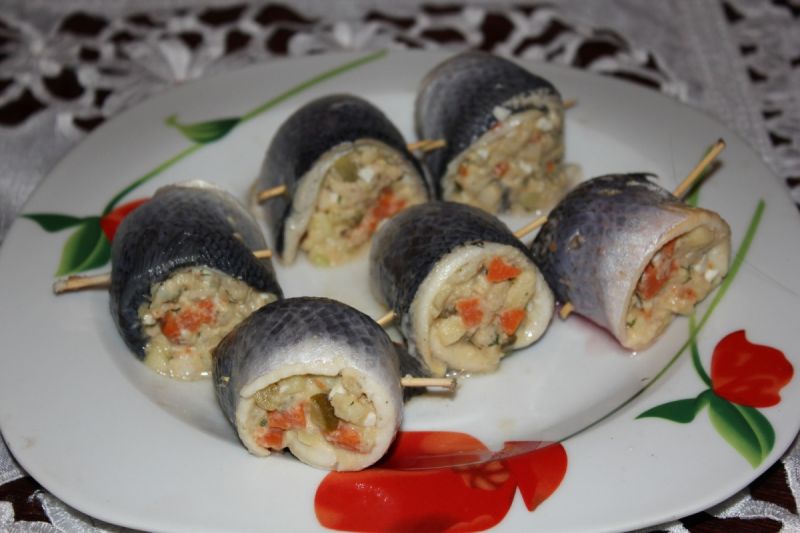 Faszerowane roladki ze śledzia  Faszerowane roladki ze śledzia