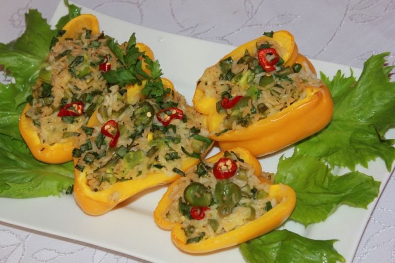 Faszerowane żółte papryki