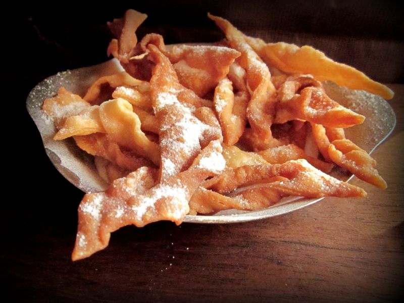  Faworki / chrust/  o smaku amaretto