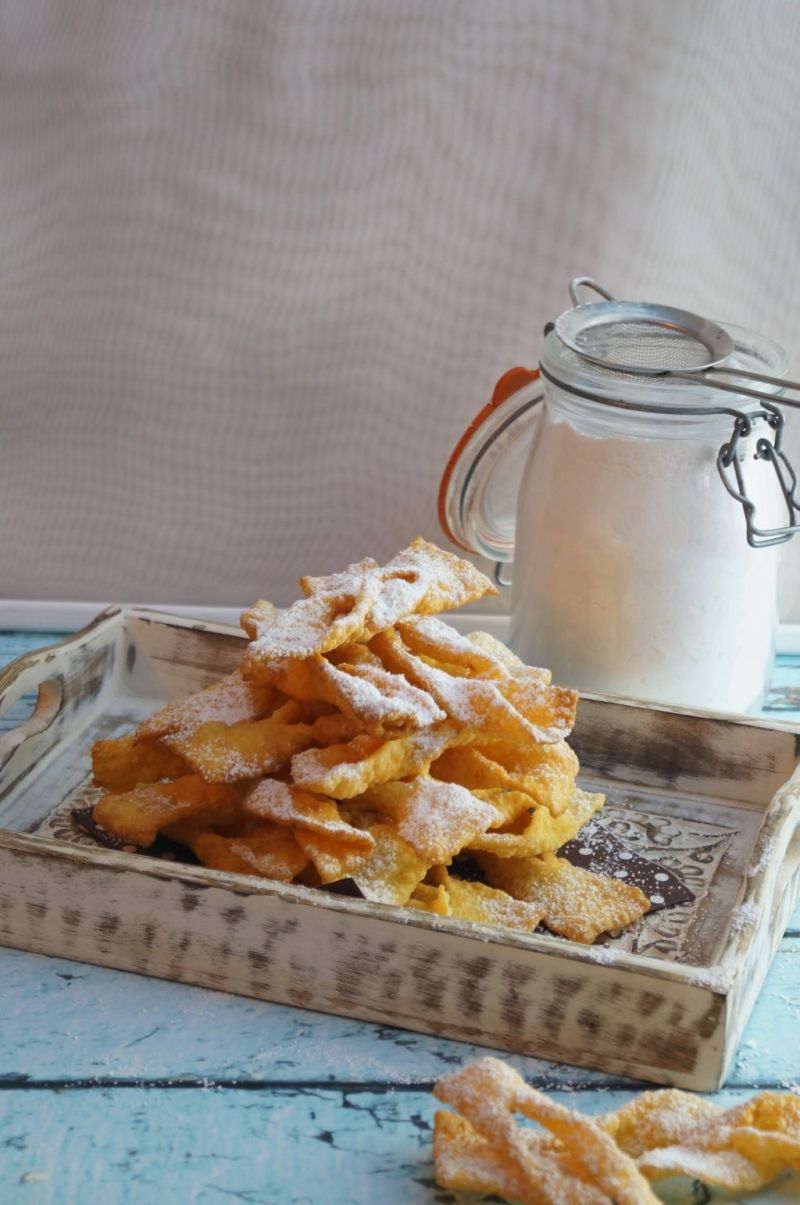 Faworki, czyli chrust  Faworki, czyli chrust